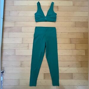 SET ACTIVE SPORTBODY™️ V BRA & LEGGINGS